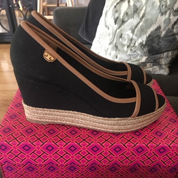 NEW!! Tory Burch ‘majorca’ logo peep toe wedge - Picture 3 of 8